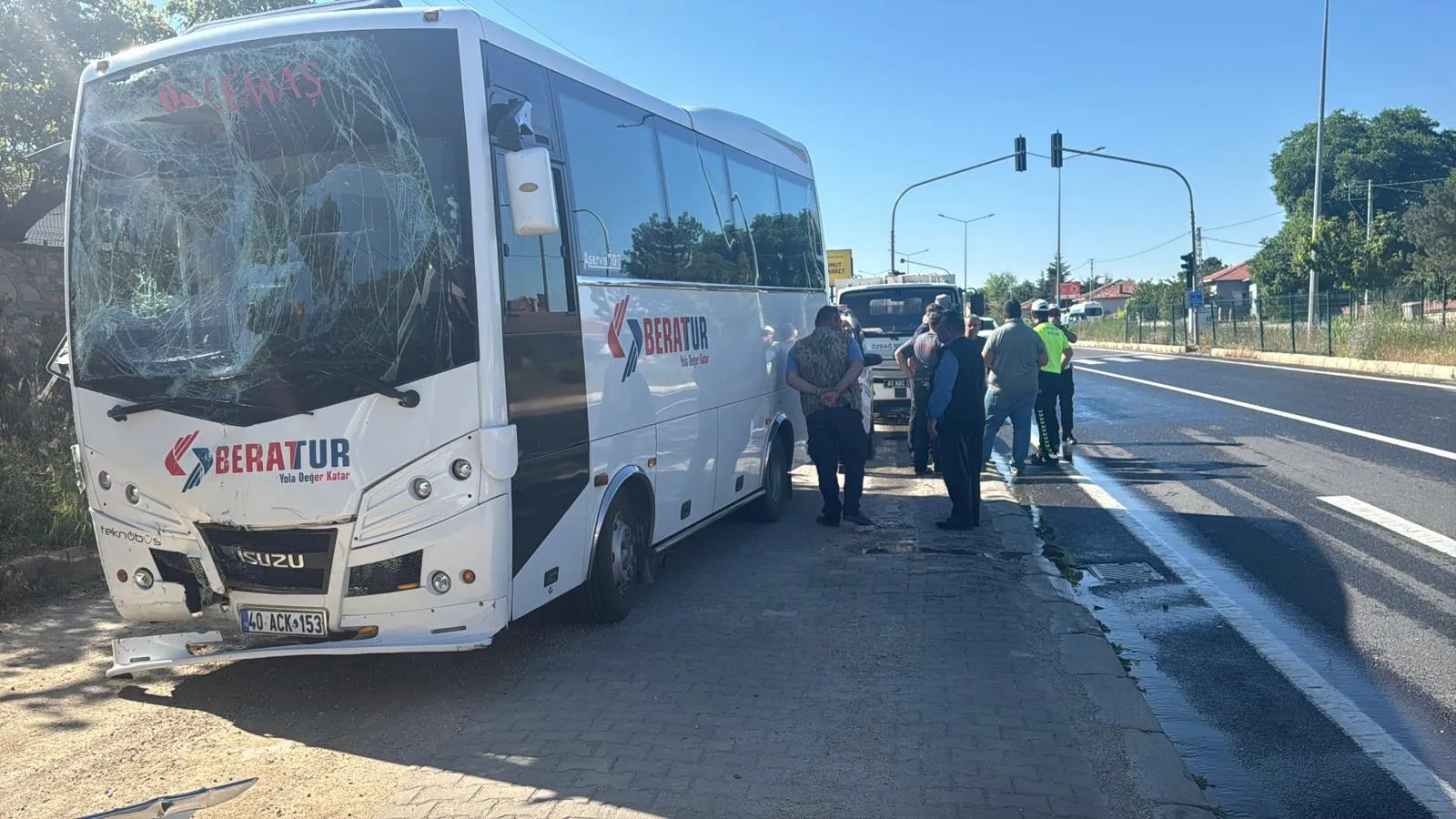 Kırşehir'de feci kaza! İşçi servisleri çarpıştı, 17 kişi yaralandı