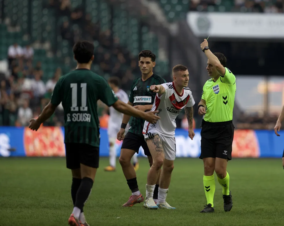kocaelispor-gaziantep-fkyi-2-0lik-skorla-gecti-1789839518660.jpg Kocaelispor evinde Gaziantep FK'yı devirdi: Berkan Kutlu ve Agyei'nin golleriyle 2-0'lık galibiyet geldi - 2
