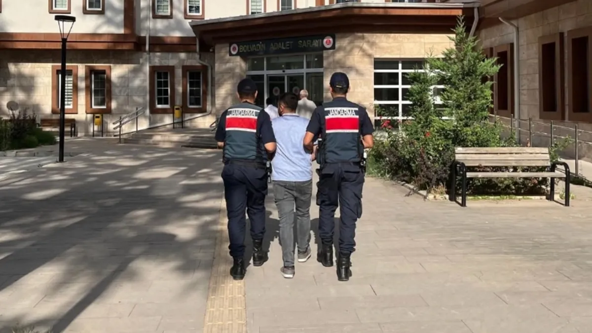 Şantaj suçundan aranan şahıs jandarmanın takibi ile yakalandı