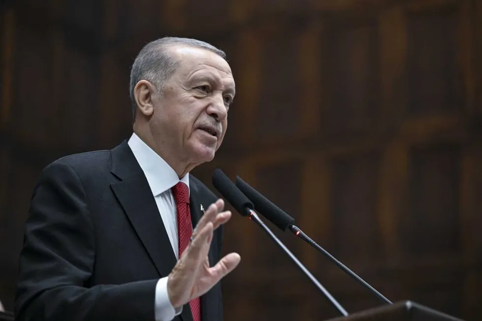 ypgsdgnin-fesih-aciklamasi-sonrasi-baskan-erdoganin-2015teki-sozleri-yeniden-gundemde-asla-musaade-etmeyecegiz-1787732665155.jpeg YPG kendini feshetti Başkan Erdoğan'ın sözleri gündem oldu! A Haber'de çarpıcı ifade: Ne dediyse sahada bir bir gerçekleşti - 5