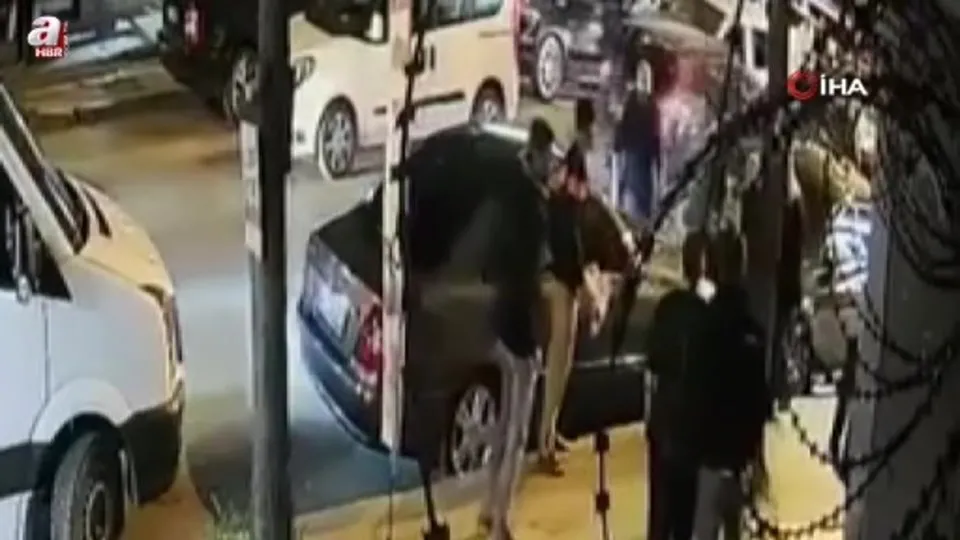 Kavgayı fırsat bilerek çantayı alıp böyle kaçtı