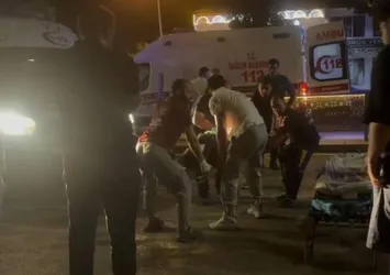 Erzincan'da feci kaza: Motosikletli yolun karşısına geçen yayaya çarptı