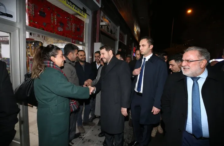 1577488758096.jpg Berat Albayrak, Van'da esnafla bir araya geldi - 3