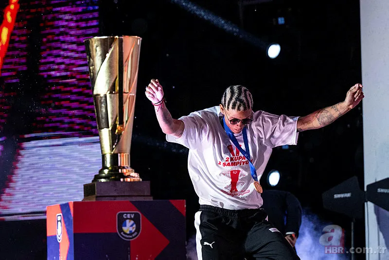 Filenin Sultanları Avrupa zaferini doyasıya kutladı! Melissa Vargas "Malatya bulunmaz eşin" türküsüyle coştu! İşte o anlar... 5