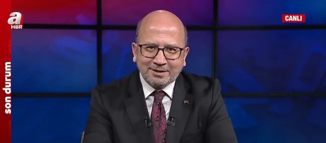 chpnin-lideri-ozgur-ozelin-bir-gunde-2-skandali-ciragim-kaosu-ve-gazetecilerle-kavga-1711094514702.jpg CHP’nin lideri Özgür Özel’in bir günde 2 skandalı! Çırağım kaosu ve gazetecilerle kavga - 3