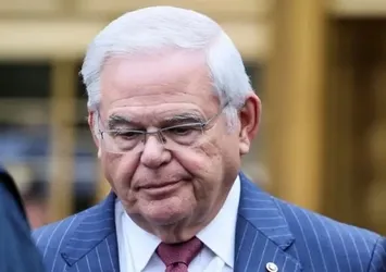 Yolsuzlukla suçlanan Türkiye karşıtı ABD'li Senatör Menendez istifa etti!