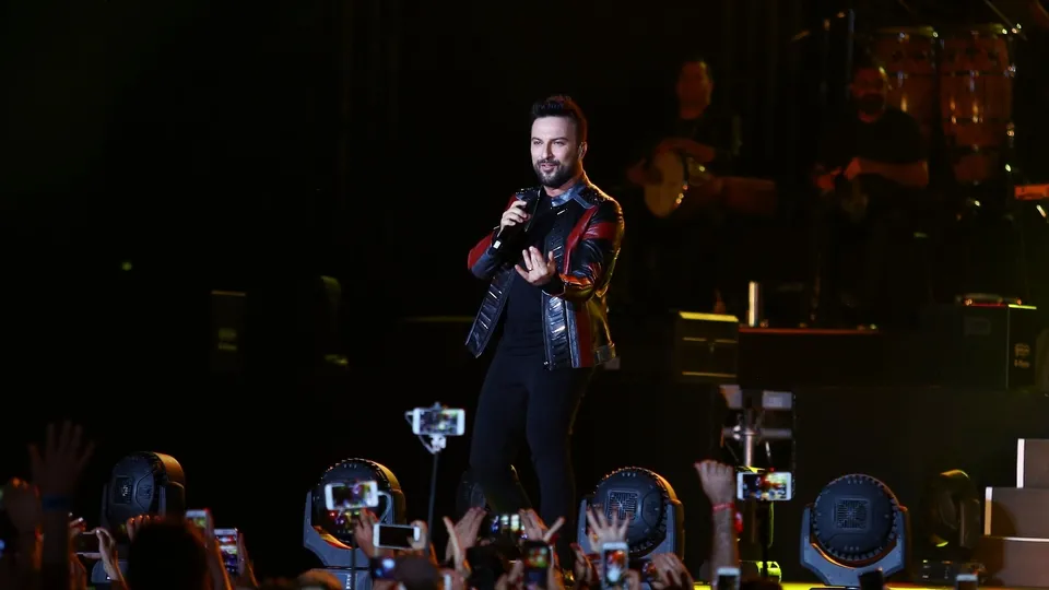Tarkan Bakü'yü salladı!