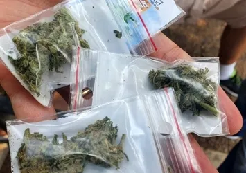 İsrail’de gökten uyuşturucu yağdı