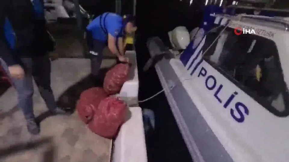 Denizde kaçak salyangoz avlayan kişiye ceza yağdı!