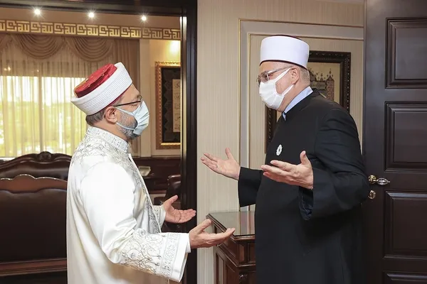 diyanet-isleri-baskani-erbas-bizim-cok-yetkin-ve-yeterli-din-adamlari-yetistirmemiz-lazim-1629837774266.jpg Diyanet İşleri Başkanı Erbaş: “Bizim çok yetkin ve yeterli din adamları yetiştirmemiz lazım” - 4