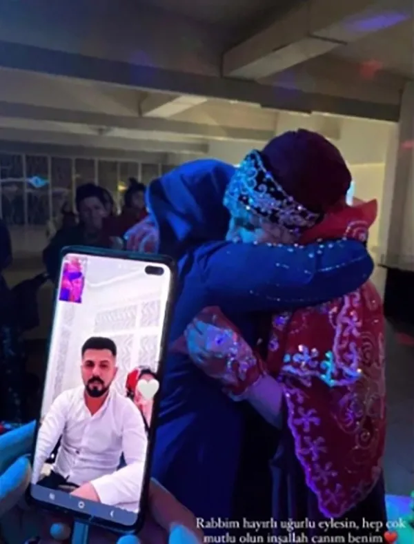 bir-garip-olay-vize-alamayan-damat-kendi-dugunune-goruntulu-video-ile-katildi-1654001780643.jpg