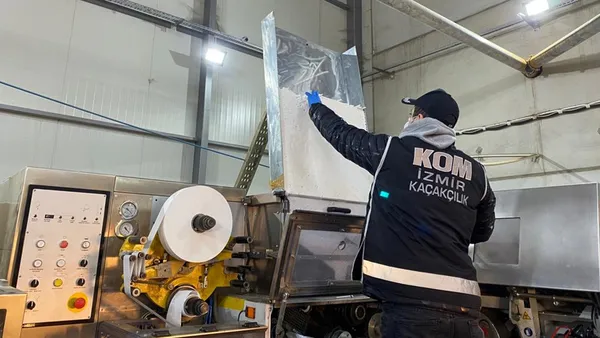 izmirde-ele-gecirildi-tam-220-kilo-1643812613547.jpg İzmir'de ele geçirildi! Tam 220 kilo - 1