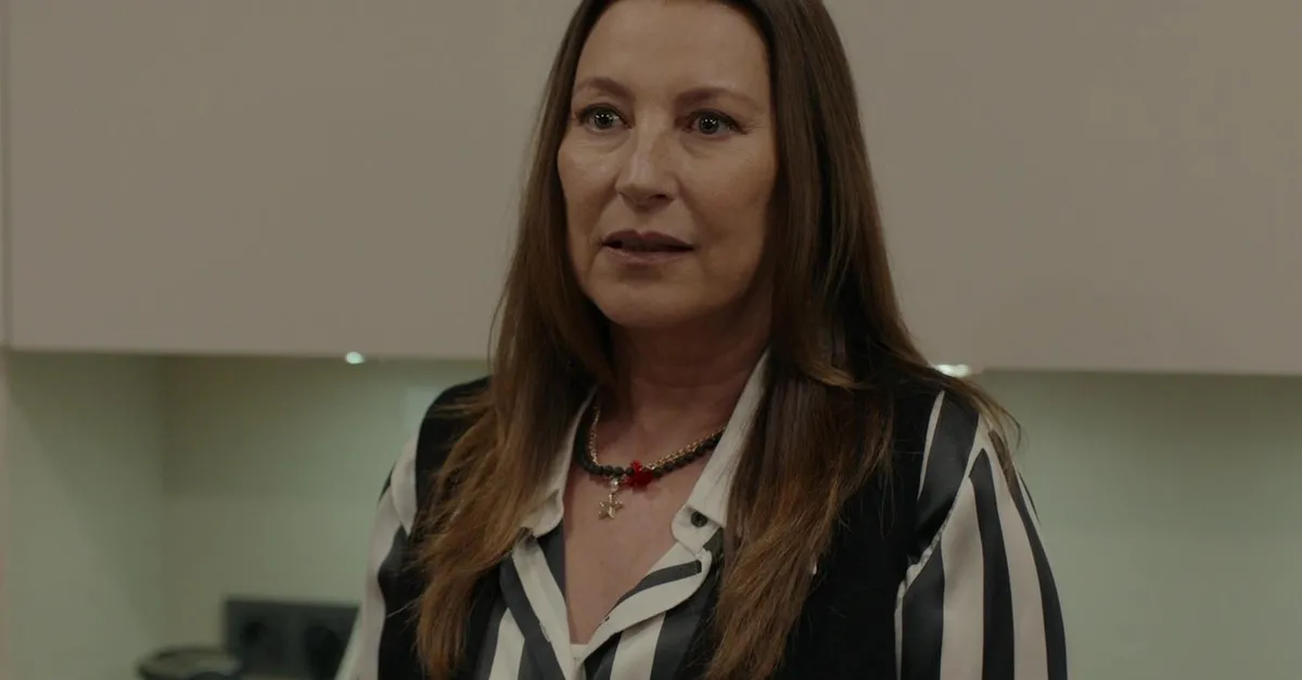 Aldatmak 42. bölüm 2. fragmanı izle | "Annem senin yüzünden öldü, biliyorsun değil mi?"