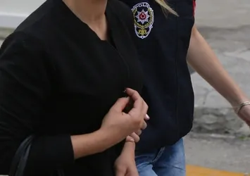 Bisküvi ve çikolata paketlerine gizlemiş! İstanbul Havalimanında kaçakçılık operasyonu