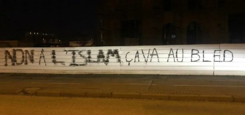 Fransa'da Eyüp Sultan Camii'ne ırkçı saldırı