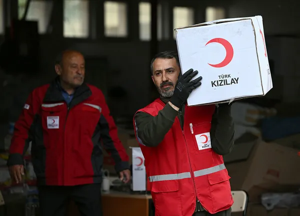 kizilay-asrin-felaketinin-yaralarini-sarmaya-devam-ediyor-48-bin-411-personel-gorev-basinda-1679296142353.jpg Kızılay asrın felaketinin yaralarını sarmaya devam ediyor! 48 bin 411 personel görev başında - 1