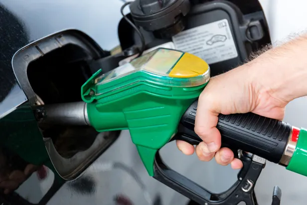 petrol-fiyatlari-son-durum-2-mayis-benzin-motorin-mazot-ve-lgp-litre-fiyati-ne-kadar-guncel-akaryakit-fiyatlar-1651485984174.jpg Petrol fiyatları son durum: 2 Mayıs benzin, motorin (mazot) ve LGP litre fiyatı ne kadar? Güncel akaryakıt fiyatları - 1