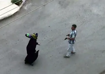 Çorum'da sokakta silahlı saldırgan dehşeti
