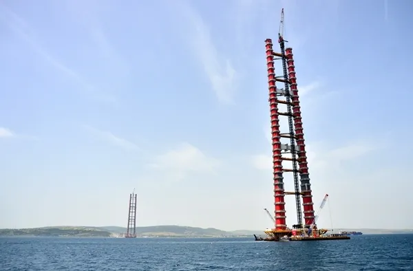 1915 Çanakkale Köprüsü'nün 318 metrelik çelik kuleleri tamamlandı