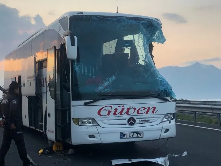 Denizli'de feci kaza! TIR ile yolcu otobüsü çarpıştı: Ölü ve yaralılar var