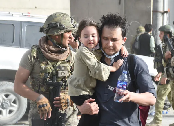 merhamet-ordusu-afganistanda-insanlik-dersi-veriyor-mehmetcik-kabilde-zor-durumda-olanin-yaninda-1629472201899.jpg Merhamet Ordusu Afganistan'da insanlık dersi veriyor! Mehmetçik Kabil'de zor durumda olanın yanında - 4