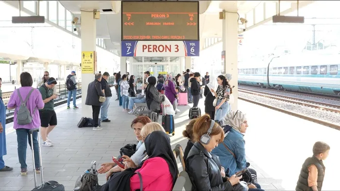 Bayrama özel YHT’lere çok sayıda ek sefer! Ulaştırma Bakanlığı duyurdu: O hatlar bayram boyunca ücretsiz...