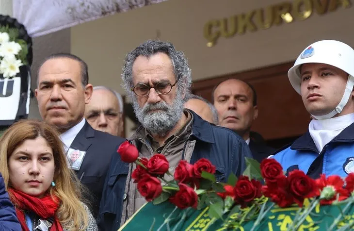 Usta oyuncu Aytaç Arman Adana'da son yolculuğunu uğurlandı
