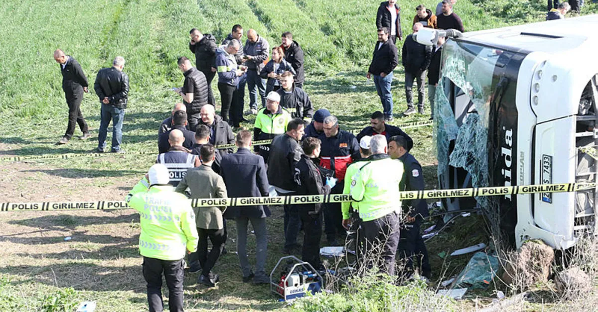 Eskişehir'de feci kaza: 3 ölü 31 yaralı