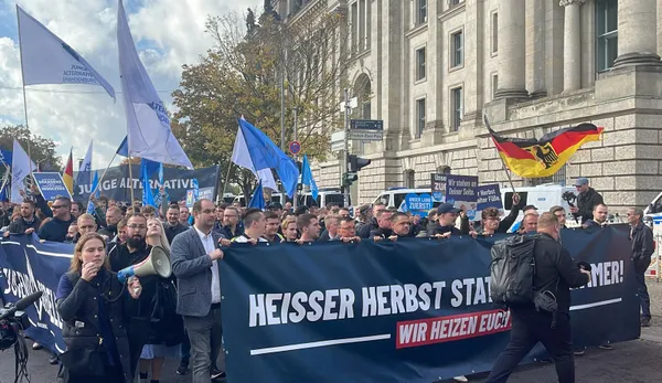 Almanlar sokağa döküldü: Rusya ile barışın ucuz gaz alın