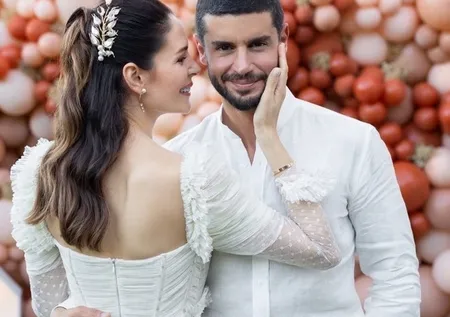 Yıldız Çağrı Atiksoy'un eşi Berk Oktay minik kızıyla paylaştı! Beğeni yağdı 