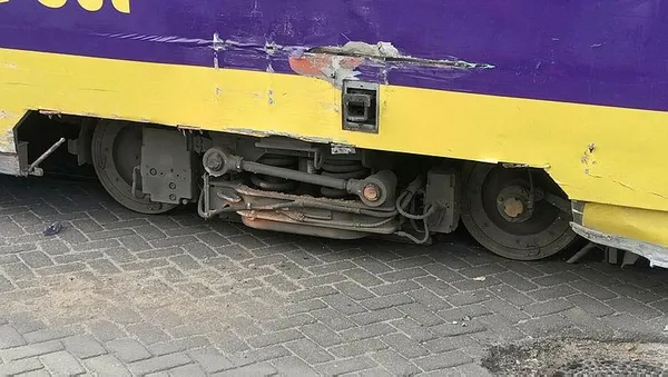 sirkecide-tramvay-yoldan-cikti-taslara-carpti-seferler-aksiyor-1678196692177.jpeg Sirkeci'de tramvay yoldan çıktı taşlara çarptı! Seferler aksıyor - 1