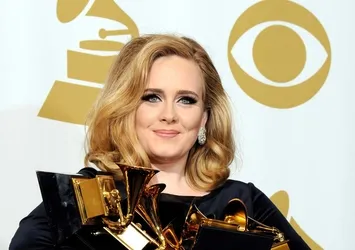 Sahnelerden setlere! Dünyaca ünlü şarkıcı Adele oyuncu oluyor!