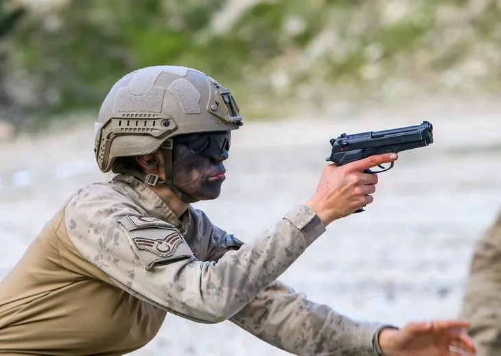 Türkiye’de bir ilk! Kadın komando astsubaylar göreve hazır