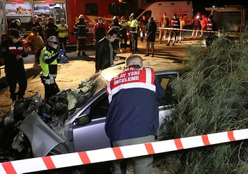 Son dakika: Denizli'de feci kaza! Otomobil traktörü çarptı: 2 ölü