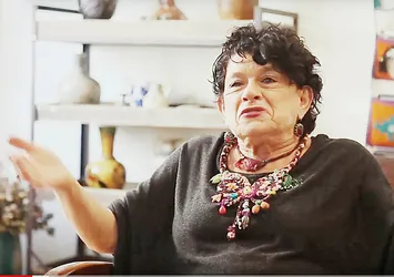 Cumhuriyet gazetesi yazarı Işıl Özgentürk'e başörtüsüne hakaretten hapis cezası