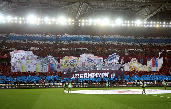 Kırmızı kart ve bir penaltının olduğu Trabzonspor-Beşiktaş derbisinde puanlar paylaşıldı! MAÇ SONUCU: Trabzonspor 1-1 Beşiktaş - 10