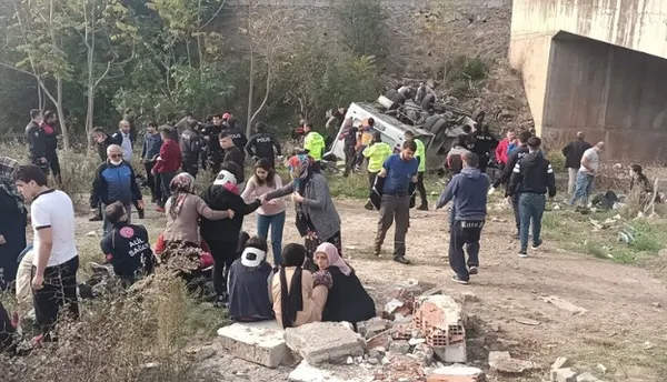 kocaelinde-5-kisinin-oldugu-okul-servisi-kazasinda-yeni-gelisme-mudur-aciga-alindi-1637227217337.jpg Kocaeli’nde 5 kişinin öldüğü okul servisi kazasında yeni gelişme: Müdür açığa alındı - 2