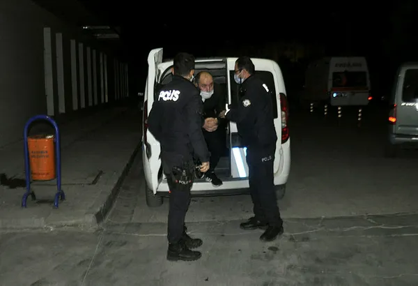 karamanda-8-yil-onceki-cinayetten-aranan-sahis-yakalandi-1609015340709.jpg Karaman'da 8 yıl önceki cinayetten aranan şahıs sokağa çıkma kısıtlamasında yakalandı! - 2