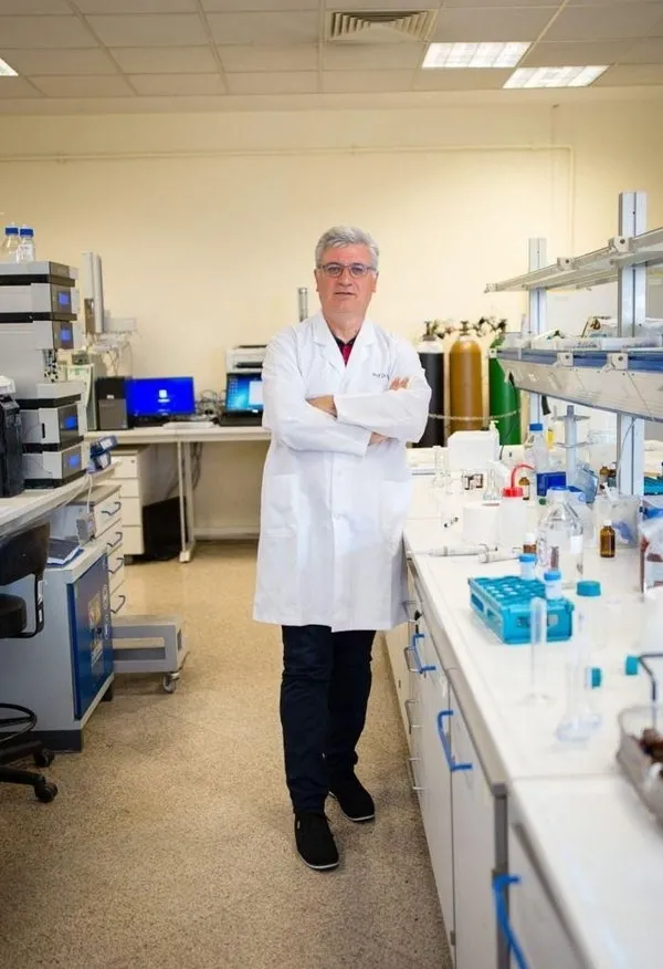 Prof. Dr. Fikrettin Şahin'in 47 yıllık örnek başarı öyküsü! Ödülünü Başkan Erdoğan'ın elinden almıştı! - 3