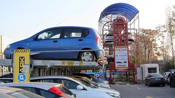 İSPARK otoparkında şoke eden olay! 4 araç... - 1