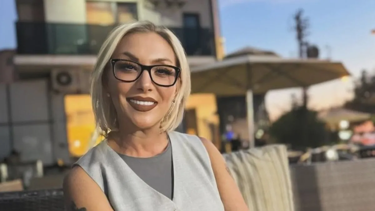 Ünlü sanatçı Güllü hayatını kaybetti! Paylaşımlar peş peşe geldi