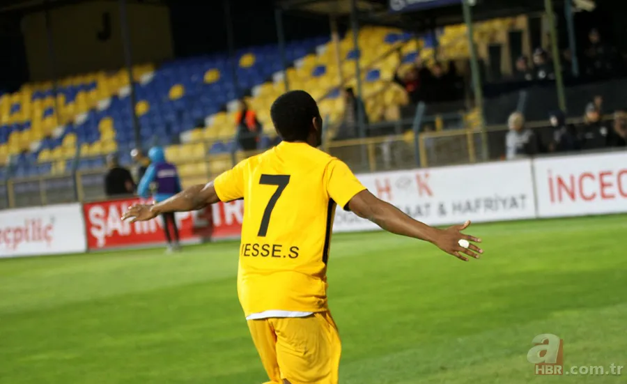 Galatasaray 3. bombayı patlatıyor! 18