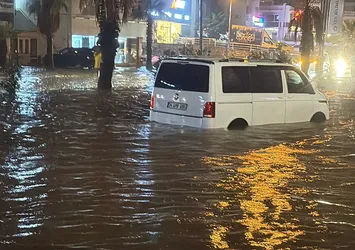 Ege'de aşırı yağış ve sel etkili oldu!
