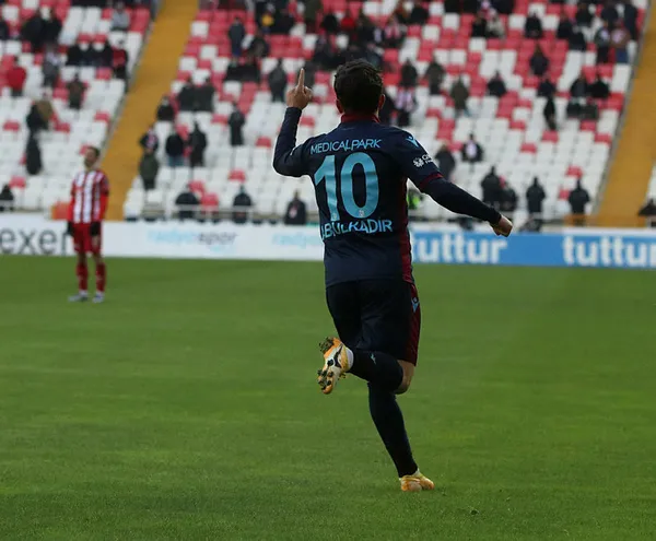 trabzonsporun-yildizi-abdulkadir-omurden-ayrilik-sinyali-kariyerimi-avrupada-surdurmek-istiyor-1645627616196.jpg Trabzonspor'un yıldızı Abdülkadir Ömür'den ayrılık açıklaması: Kariyerimi Avrupa'da sürdürmek istiyorum - 1