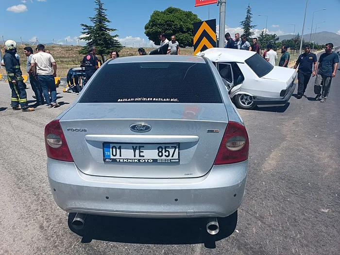 vanda-trafik-kazasi-bircok-kisi-yaralandi-1719064232336.jpg Van'da trafik kazası! Birçok kişi yaralandı - 1