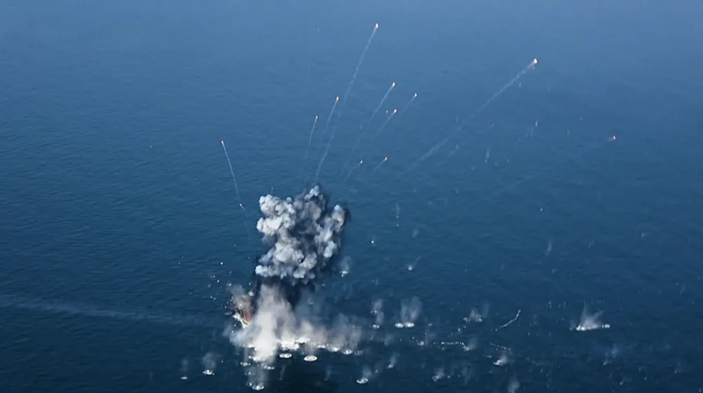 İran tatbikat için Hürmüz Boğazı'nı kapattı