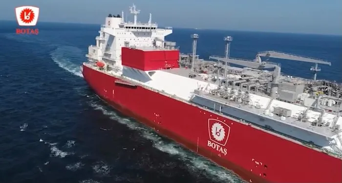 Türkiye'nin ilk yüzer LNG gemisi Ertuğrul Gazi'ye Türk bayrağı çekildi - 1
