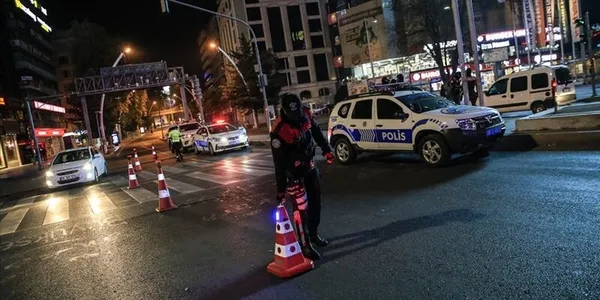 Son dakika: Türkiye genelinde sokağa çıkma kısıtlaması başladı! Kısıtlamada nereler kaça kadar açık olacak? İstanbul Ankara ve İzmir’de hafta sonu yasağı...