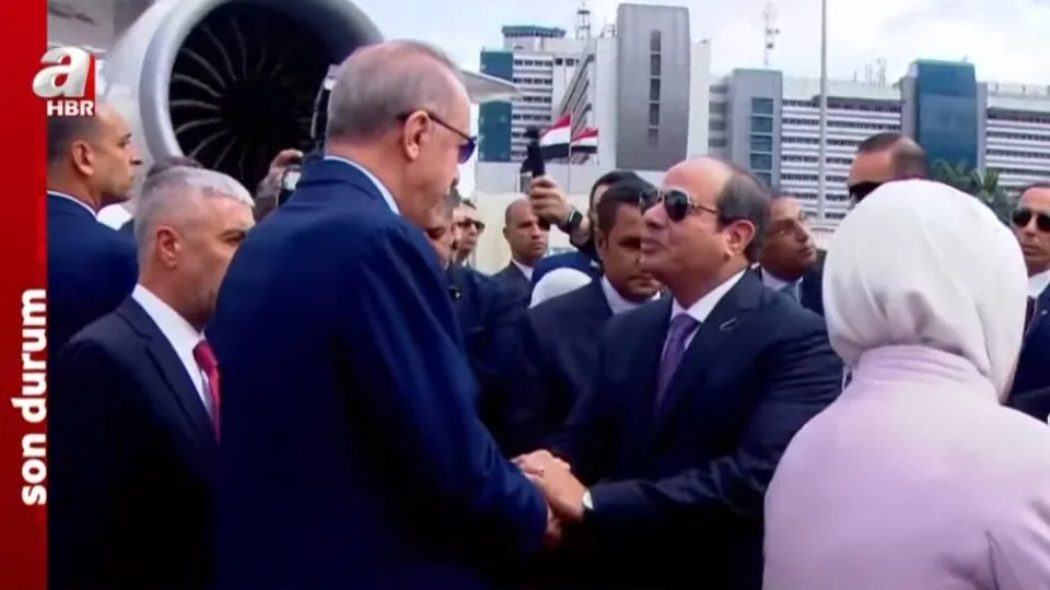 Başkan Erdoğan'a Mısır'da üst düzey karşılama! Cumhurbaşkanı Sisi bizzat geldi