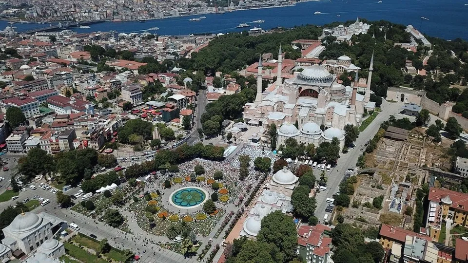 Ayasofya Camii'nde ikinci cumaya vatandaşlar yoğun ilgi gösterdi